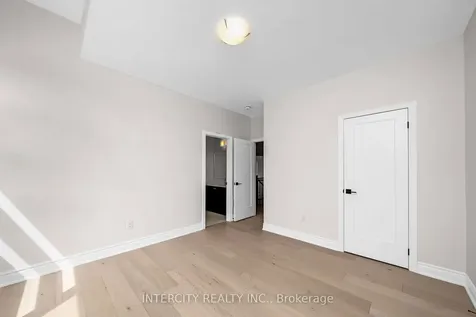 15 Keyworth Crescent Brampton ON L6R 4G3