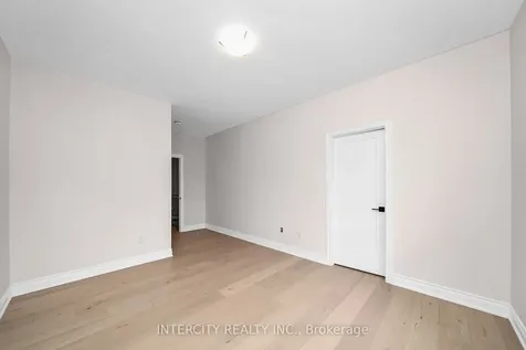 15 Keyworth Crescent Brampton ON L6R 4G3