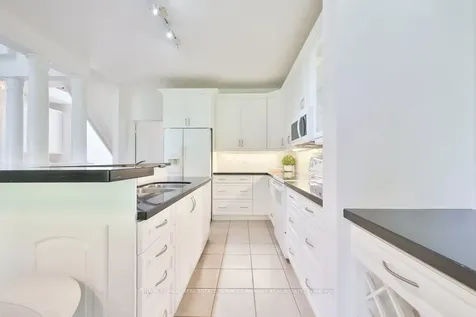 2165 Stavebank Road Mississauga ON L5C 1T3