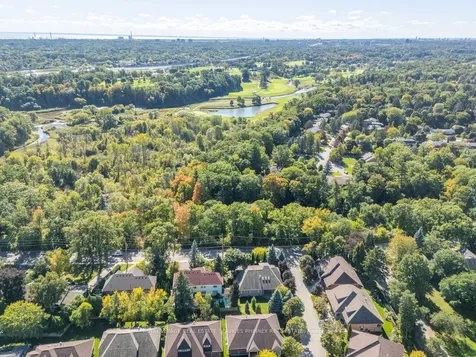 2165 Stavebank Road Mississauga ON L5C 1T3