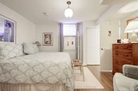1233 Havendale Boulevard Burlington ON L7P 3S1