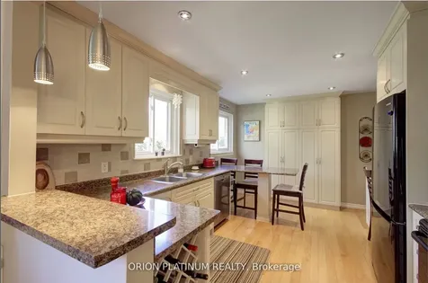 1706 Branchwood Park Mississauga ON L4W 2E6