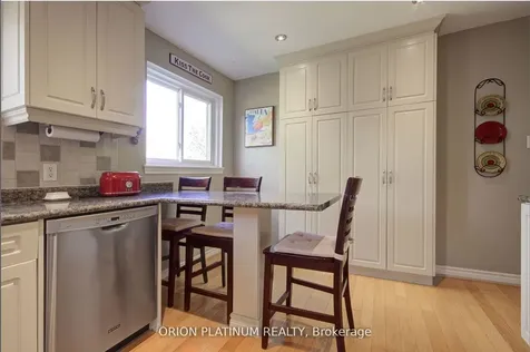 1706 Branchwood Park Mississauga ON L4W 2E6