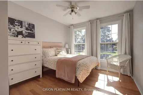 1706 Branchwood Park Mississauga ON L4W 2E6