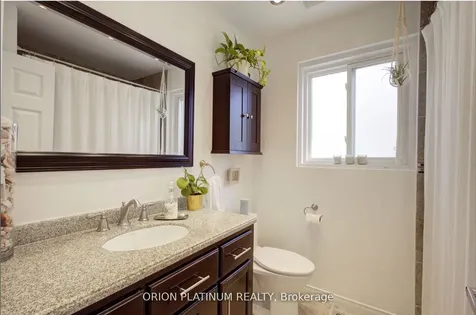 1706 Branchwood Park Mississauga ON L4W 2E6