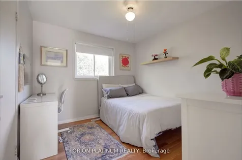 1706 Branchwood Park Mississauga ON L4W 2E6