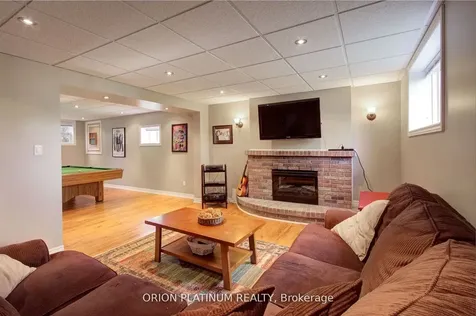 1706 Branchwood Park Mississauga ON L4W 2E6
