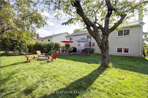 1706 Branchwood Park Mississauga ON L4W 2E6