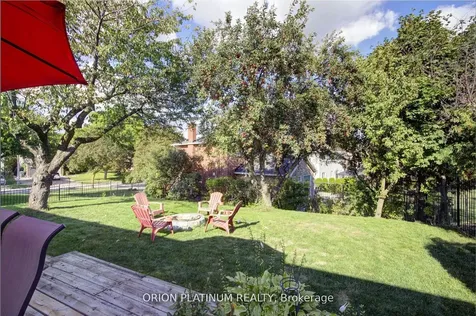1706 Branchwood Park Mississauga ON L4W 2E6