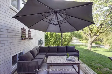 1706 Branchwood Park Mississauga ON L4W 2E6