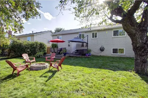 1706 Branchwood Park Mississauga ON L4W 2E6
