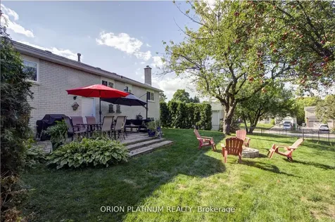 1706 Branchwood Park Mississauga ON L4W 2E6