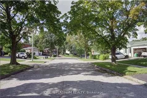 1706 Branchwood Park Mississauga ON L4W 2E6