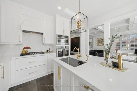 42 Delphinium Way Brampton ON L7A 0N4
