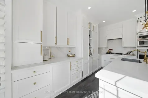 42 Delphinium Way Brampton ON L7A 0N4