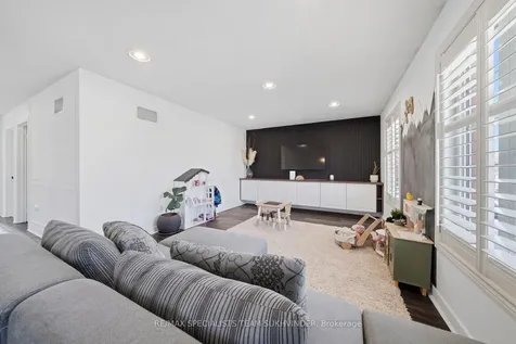42 Delphinium Way Brampton ON L7A 0N4