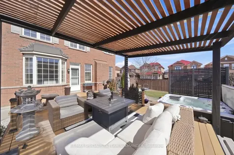 42 Delphinium Way Brampton ON L7A 0N4