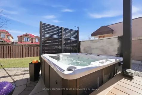 42 Delphinium Way Brampton ON L7A 0N4