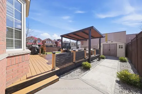 42 Delphinium Way Brampton ON L7A 0N4