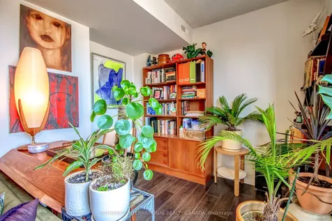 7 Foundry Avenue Toronto ON M6H 0B7