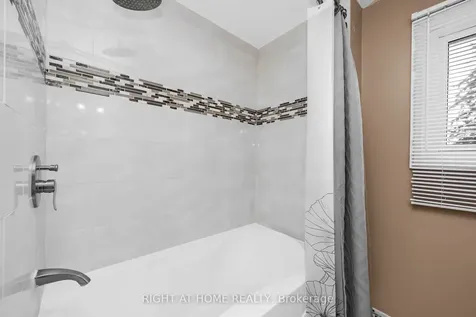 3038 Hillis Court Mississauga ON L5N 5A4