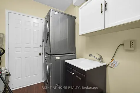 3038 Hillis Court Mississauga ON L5N 5A4