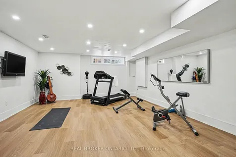 16 Leitch Avenue Toronto ON M3J 3P2