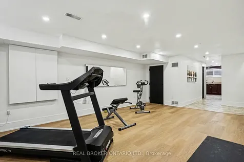 16 Leitch Avenue Toronto ON M3J 3P2