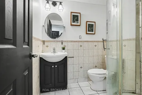 16 Leitch Avenue Toronto ON M3J 3P2