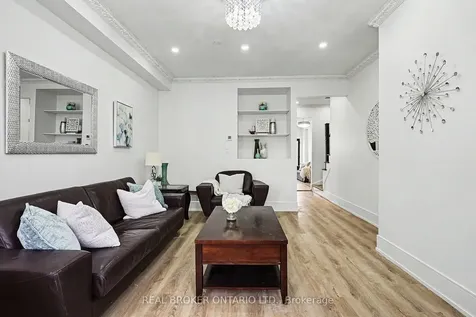 16 Leitch Avenue Toronto ON M3J 3P2