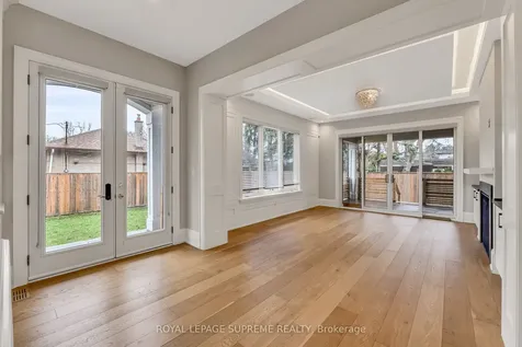 477 Candler Road Oakville ON L6J 2V5