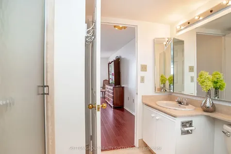 20 Cherrytree Drive Brampton ON L6Y 3V1