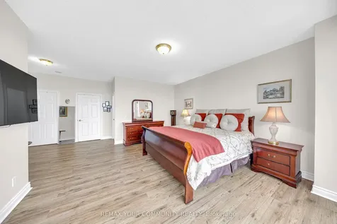 35 Kingsbridge Garden Circle Mississauga ON L5R 3Z5