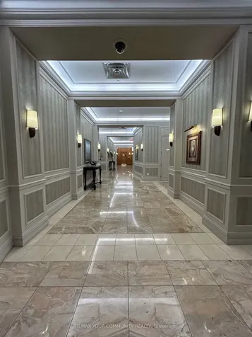 35 Kingsbridge Garden Circle Mississauga ON L5R 3Z5