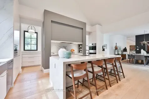 238 Mineola Road W Mississauga ON L5G 2X4