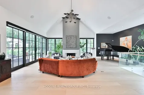 238 Mineola Road W Mississauga ON L5G 2X4