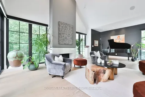 238 Mineola Road W Mississauga ON L5G 2X4