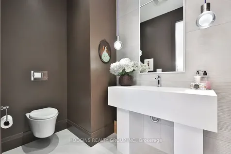 238 Mineola Road W Mississauga ON L5G 2X4