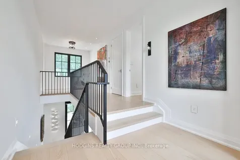 238 Mineola Road W Mississauga ON L5G 2X4