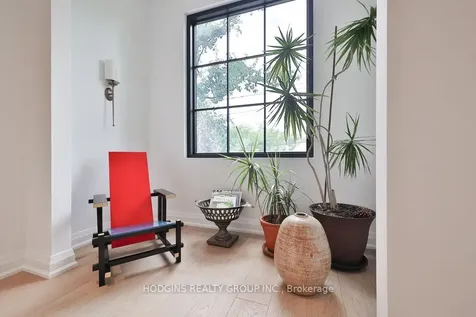 238 Mineola Road W Mississauga ON L5G 2X4