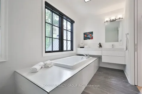 238 Mineola Road W Mississauga ON L5G 2X4