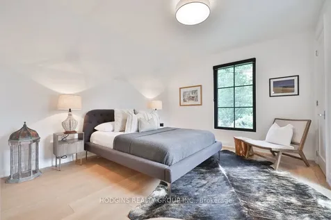 238 Mineola Road W Mississauga ON L5G 2X4