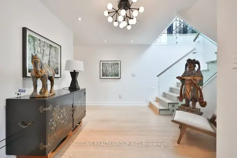 238 Mineola Road W Mississauga ON L5G 2X4