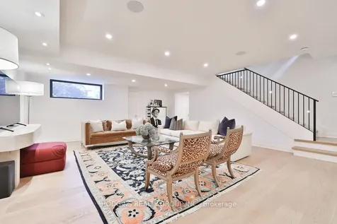 238 Mineola Road W Mississauga ON L5G 2X4