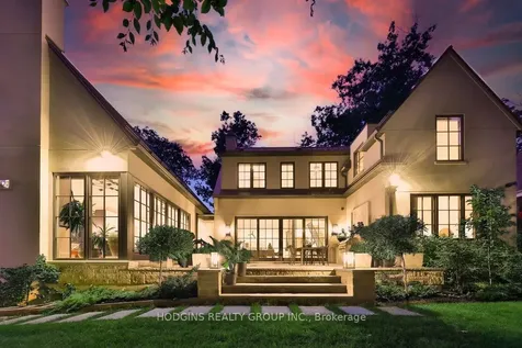 238 Mineola Road W Mississauga ON L5G 2X4
