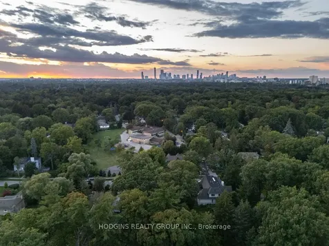 238 Mineola Road W Mississauga ON L5G 2X4