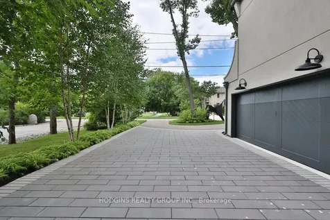 238 Mineola Road W Mississauga ON L5G 2X4