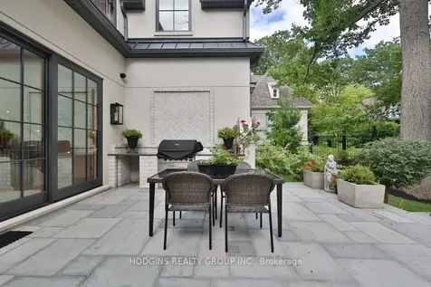238 Mineola Road W Mississauga ON L5G 2X4