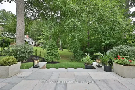 238 Mineola Road W Mississauga ON L5G 2X4