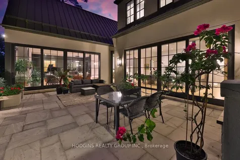 238 Mineola Road W Mississauga ON L5G 2X4